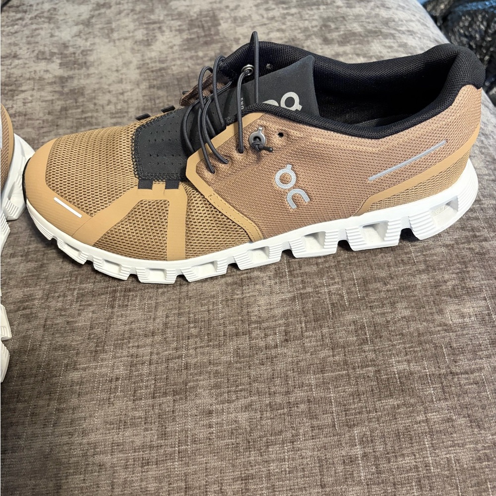 On Running Men's Black and Tan Athletic Shoes - Picture 2 of 3